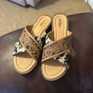 Authentic cowhide Myra sandals